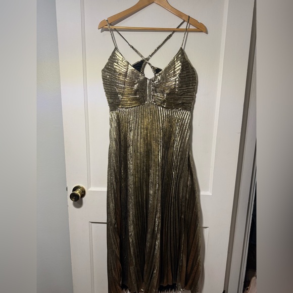 NWT ASTR THE LABEL BLYTHE DRESS IN BLACK GOLD - Picture 6 of 8